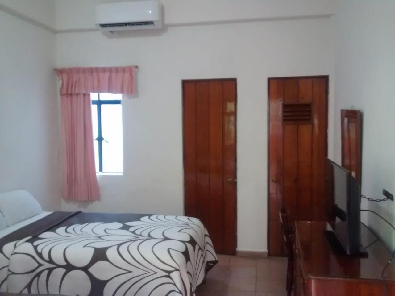 Hotel Posada Del Sol Apatzingán de la Constitución Екстериор снимка