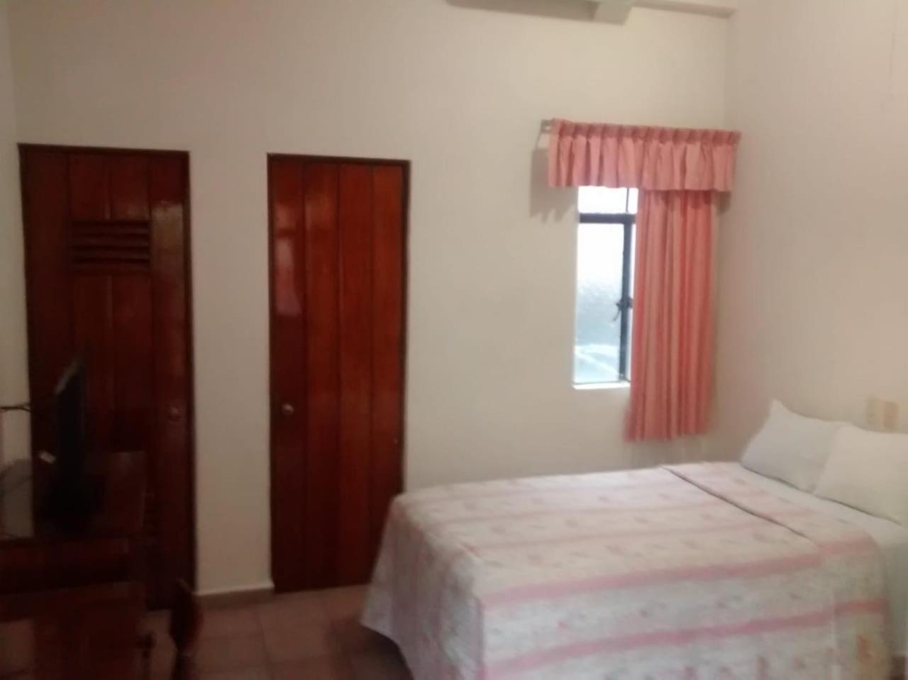 Hotel Posada Del Sol Apatzingán de la Constitución Екстериор снимка