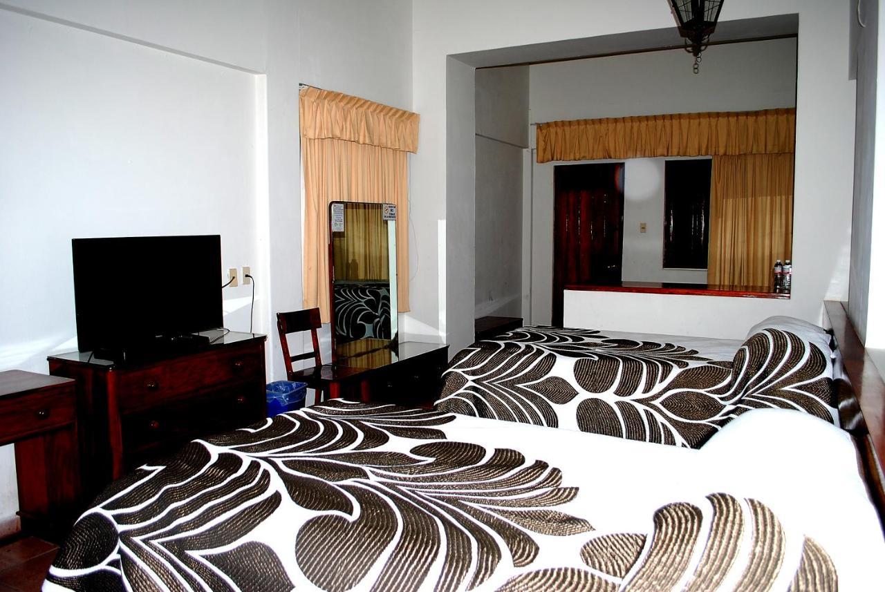 Hotel Posada Del Sol Apatzingán de la Constitución Екстериор снимка