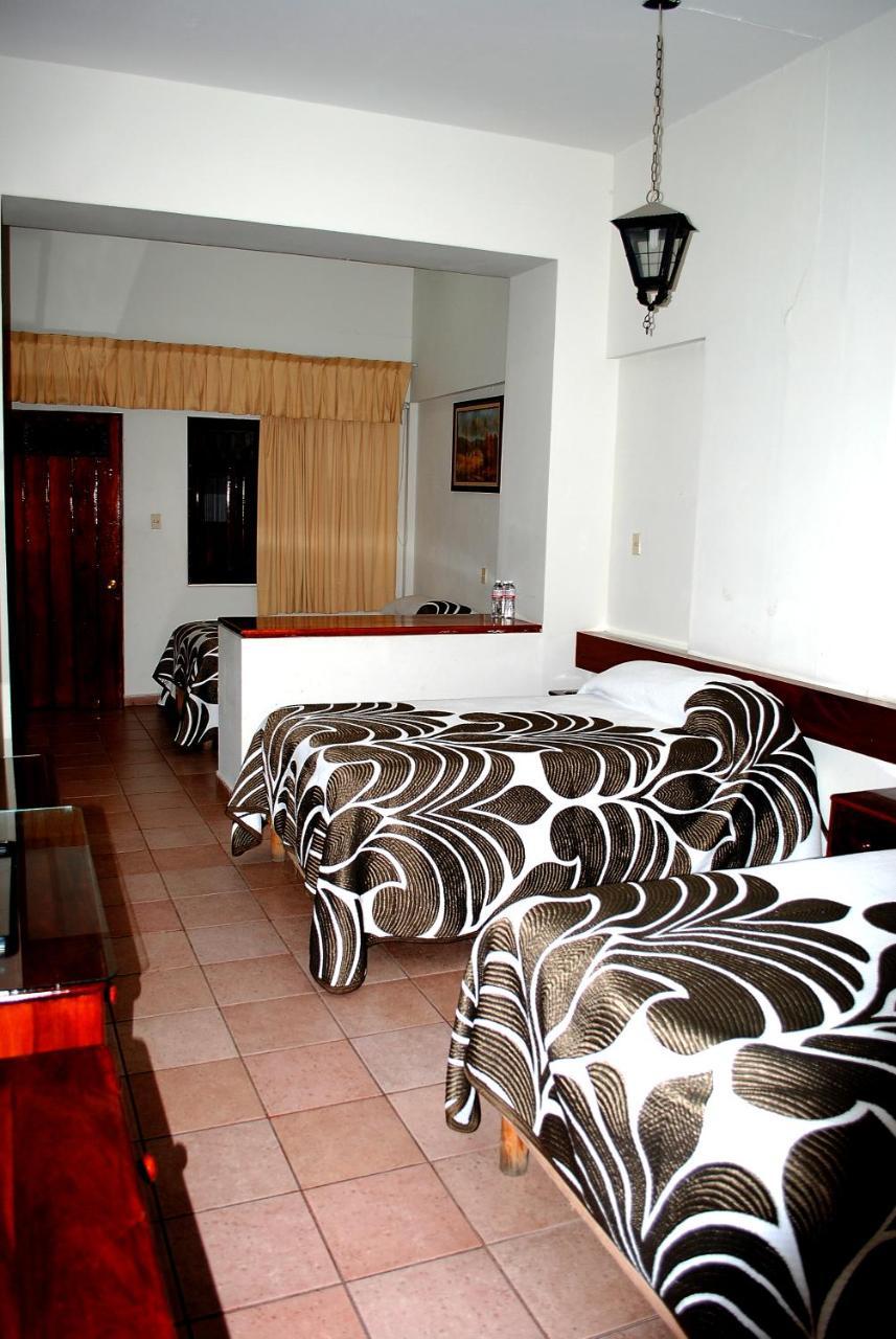 Hotel Posada Del Sol Apatzingán de la Constitución Екстериор снимка